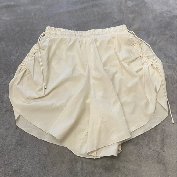 New! Free People FP Movement Ivory Side Ties Ruched Active Shorts 3097 - Picture 2 of 12